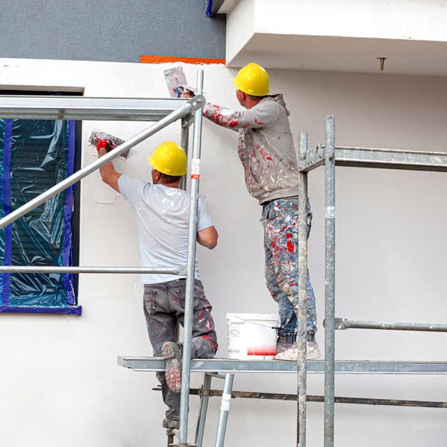 Pintores profesionales trabajando en exterior en Teo
